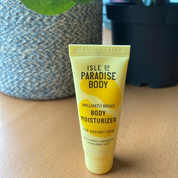 3/$40 🦙 Isle of Paradise Brilliantly Bright Body Moisturizer Radiant Skin - Picture 4 of 5